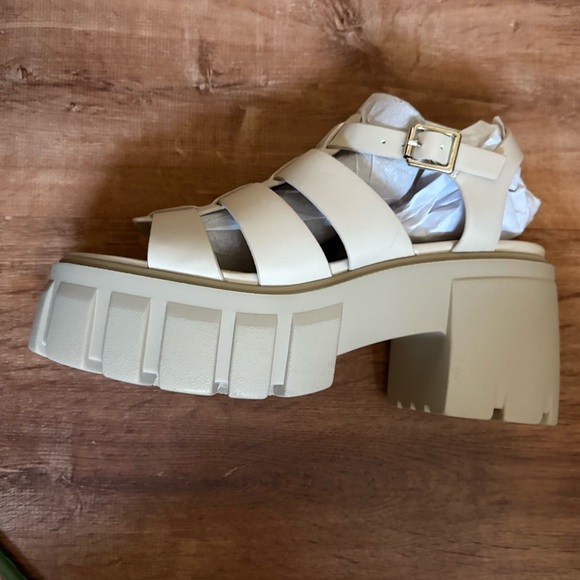 NIB Madden Girl Galaxy Off White size 9M popular 3 inch platform shoe new in box - Picture 7 of 15